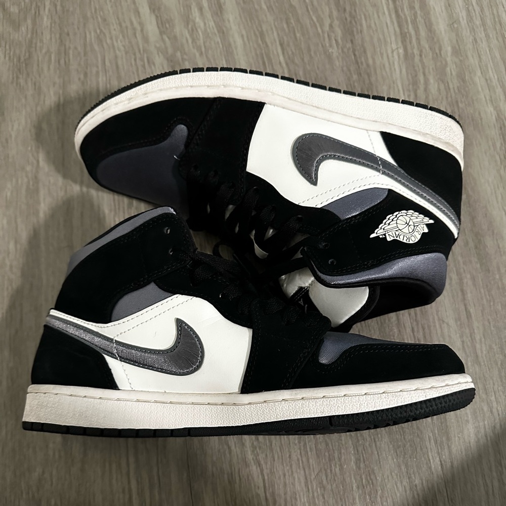 Jordan 1 Mid high Satin Grey Toe Men SZ 7.5